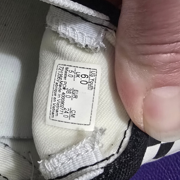 Vans - Picture 3 of 10